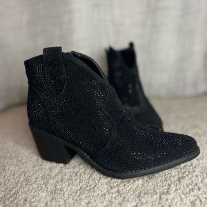 Pierre Dumas Women Black Rhinestone Chunky Heel Ankle Bootie; Size 7. BRAND NEW